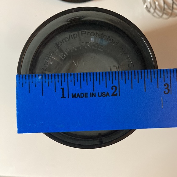 Blender Bottle Black Pro24 With Lid and Blender Ball - Picture 9 of 11